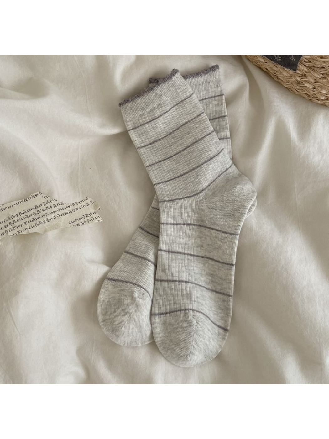 Rufia - Delicate Floral Bow Pattern Crew Socks