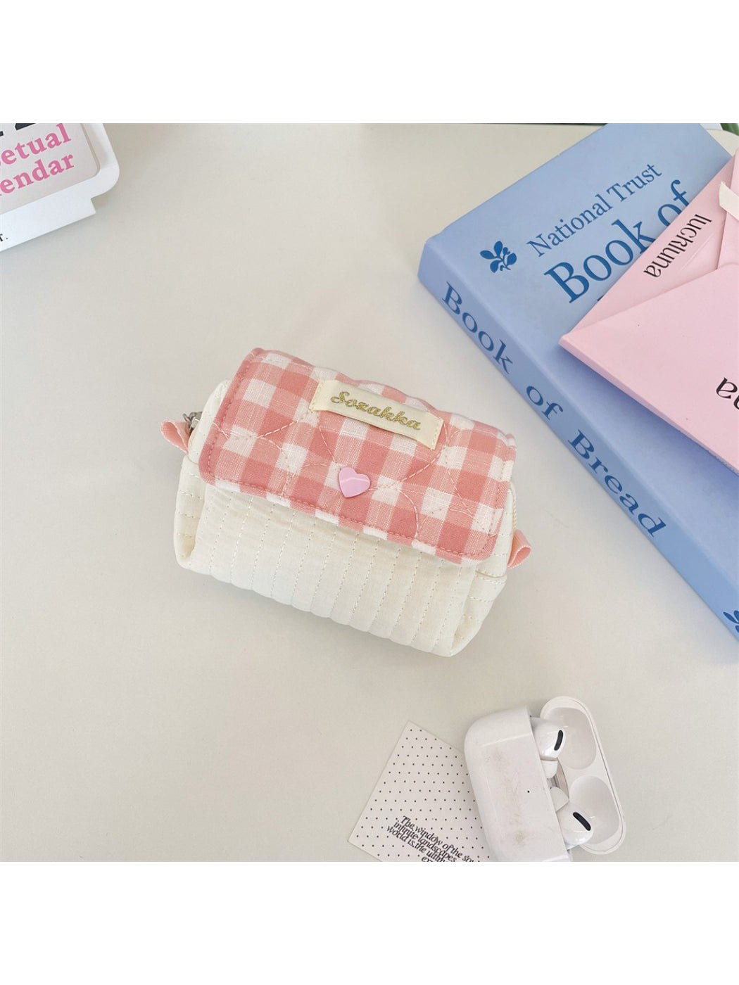 Close-up of gingham pattern and quilted texture on Cosbai cosmetic pouch