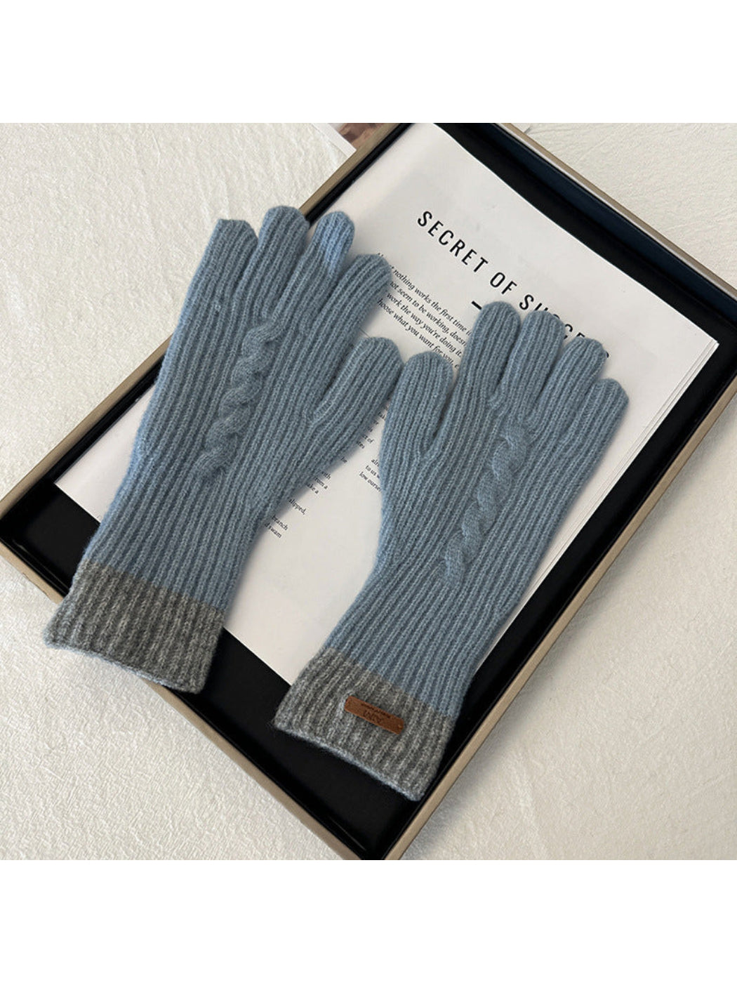 Gloving - Cable Knit Colour Cuff Winter Gloves