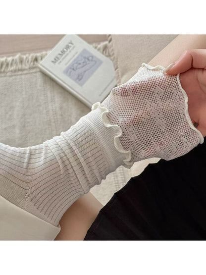 Rufia - Elegant Ruffle Trim Solid Color Crew Socks