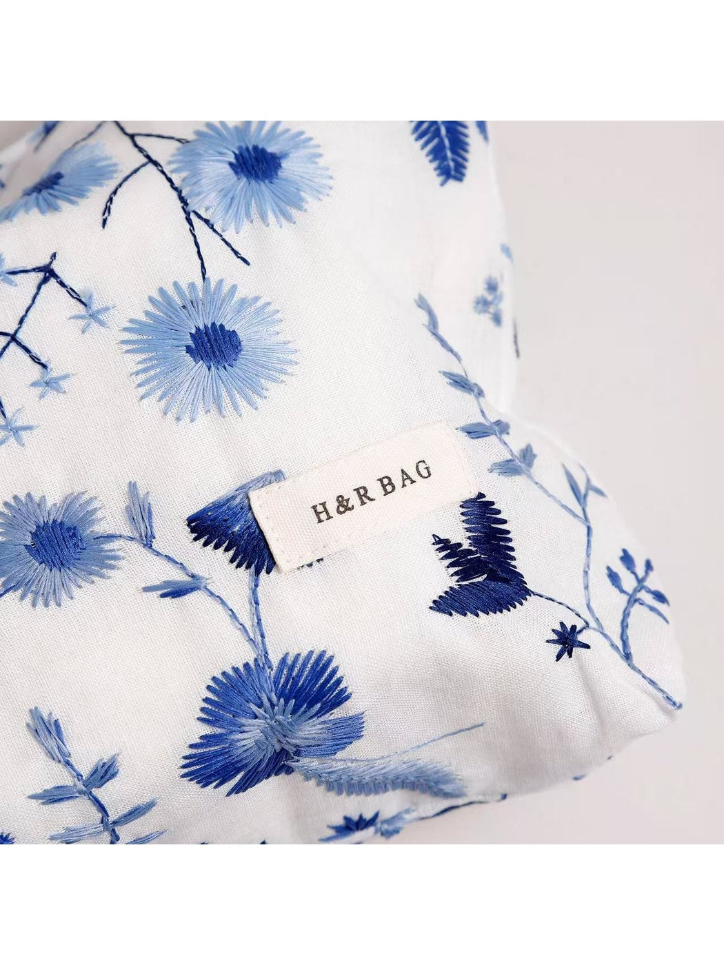 Cosbai - Floral Handheld Makeup and Storage Bag