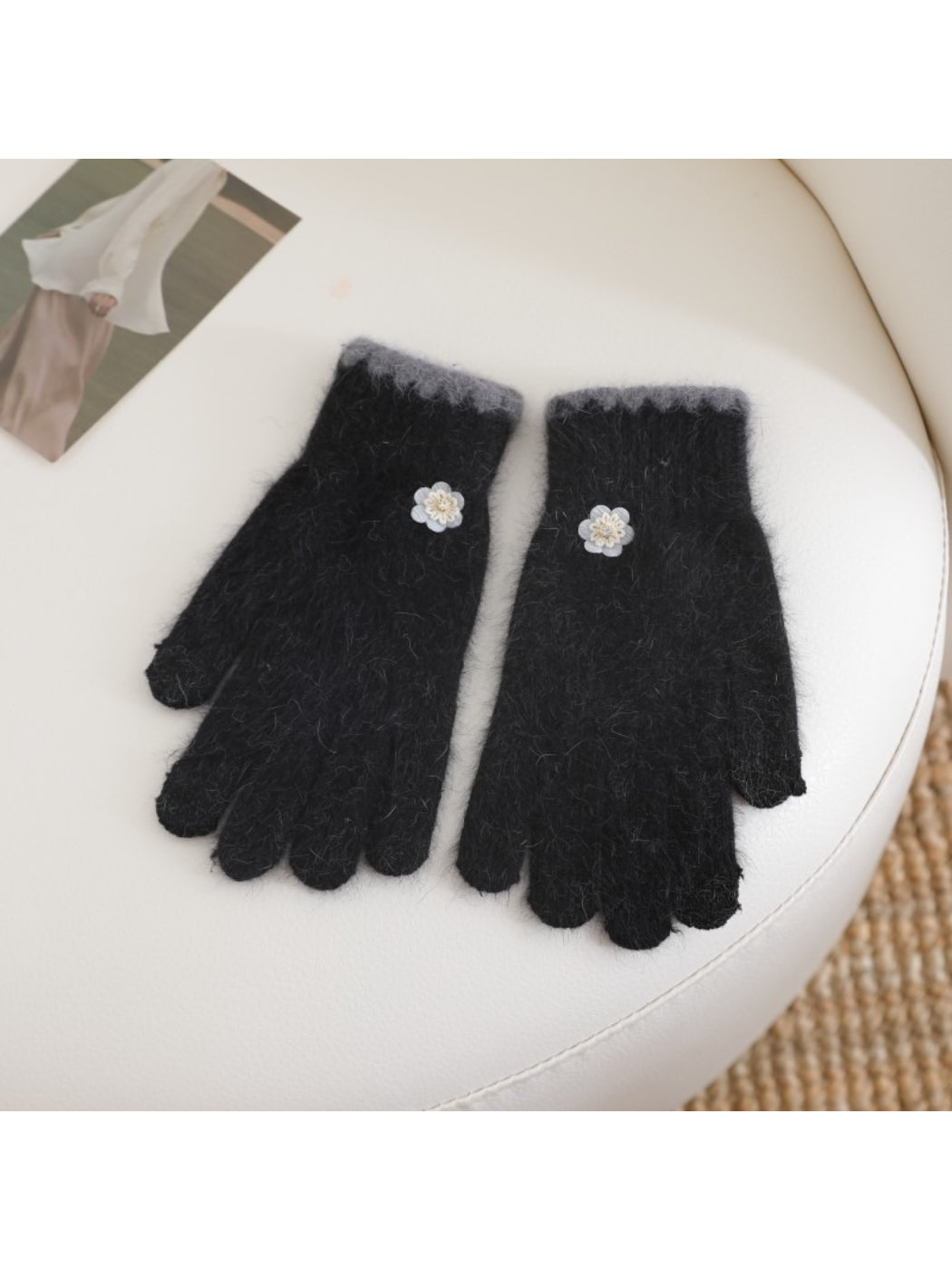 Gloving - Floral Accent Touchscreen Gloves