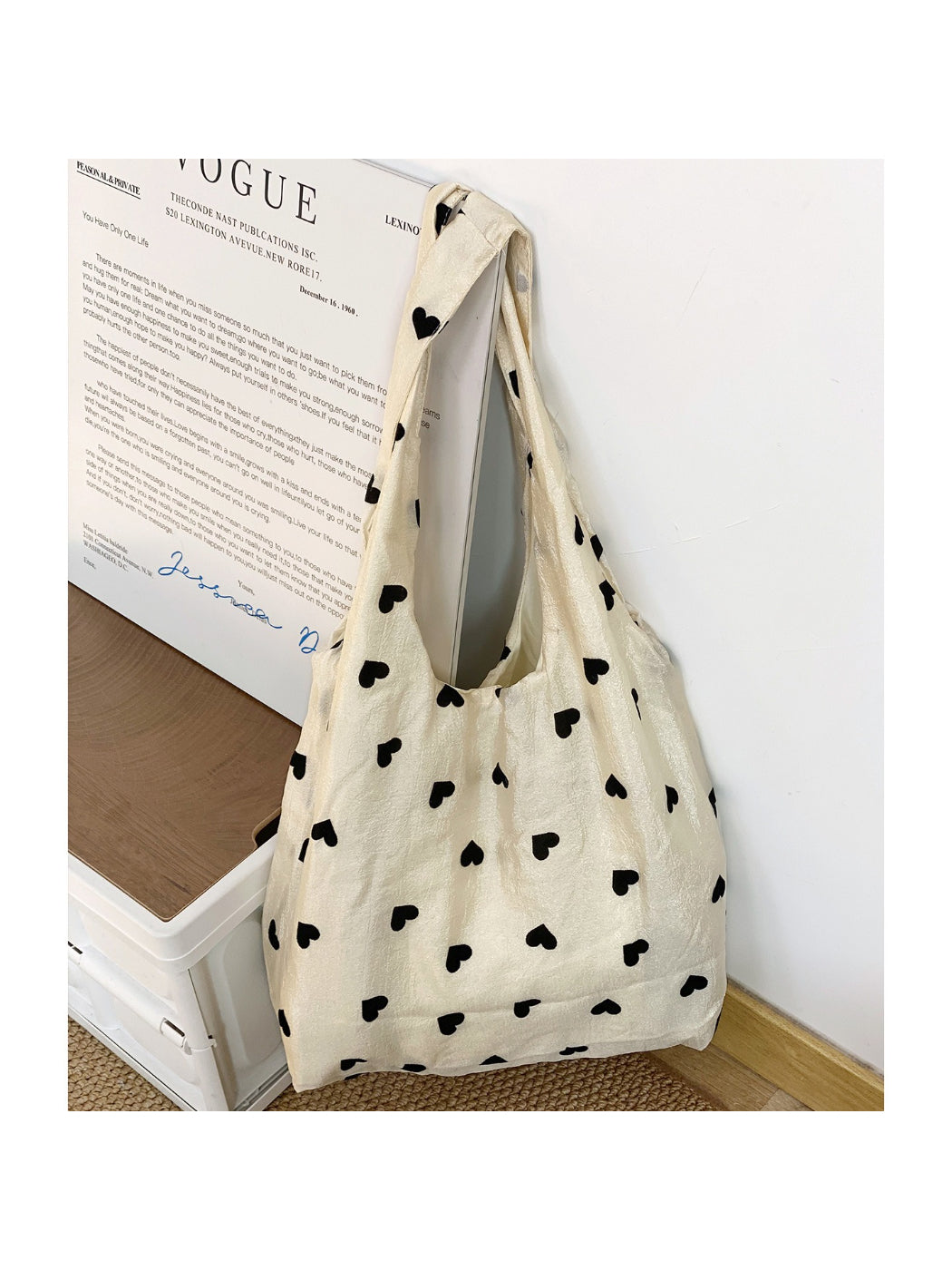 Cosbai Everyday Tote bag with red heart print on white canvas background