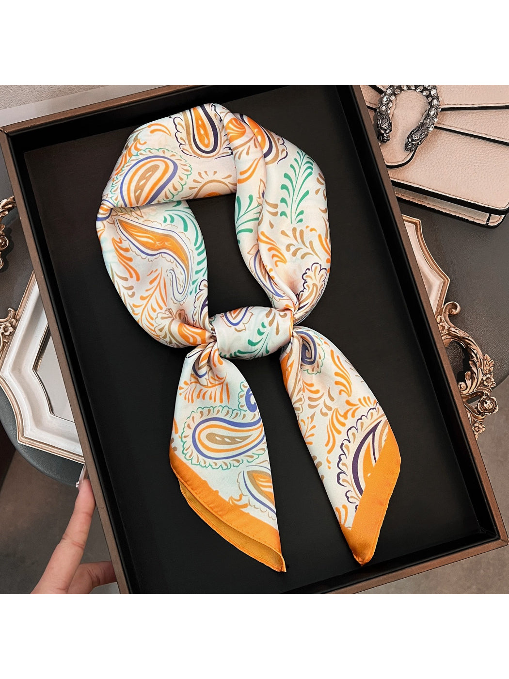 Scarvii Vintage Paisley Pattern Square Scarf
