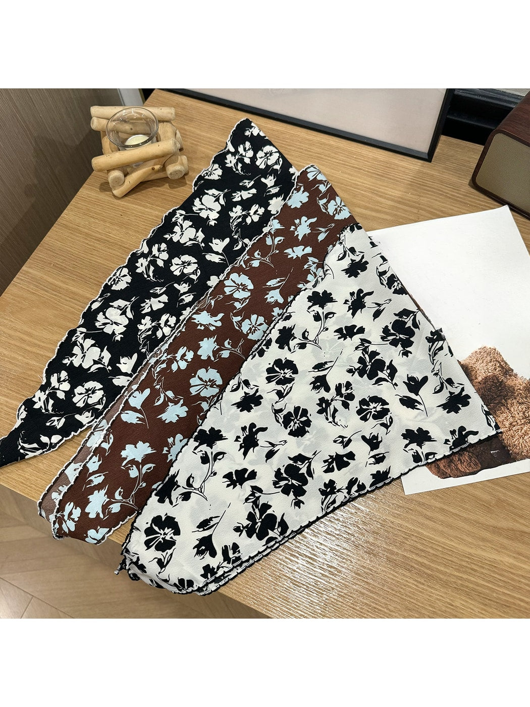 Scarvii - Women's Floral Printed Triangle Bandana