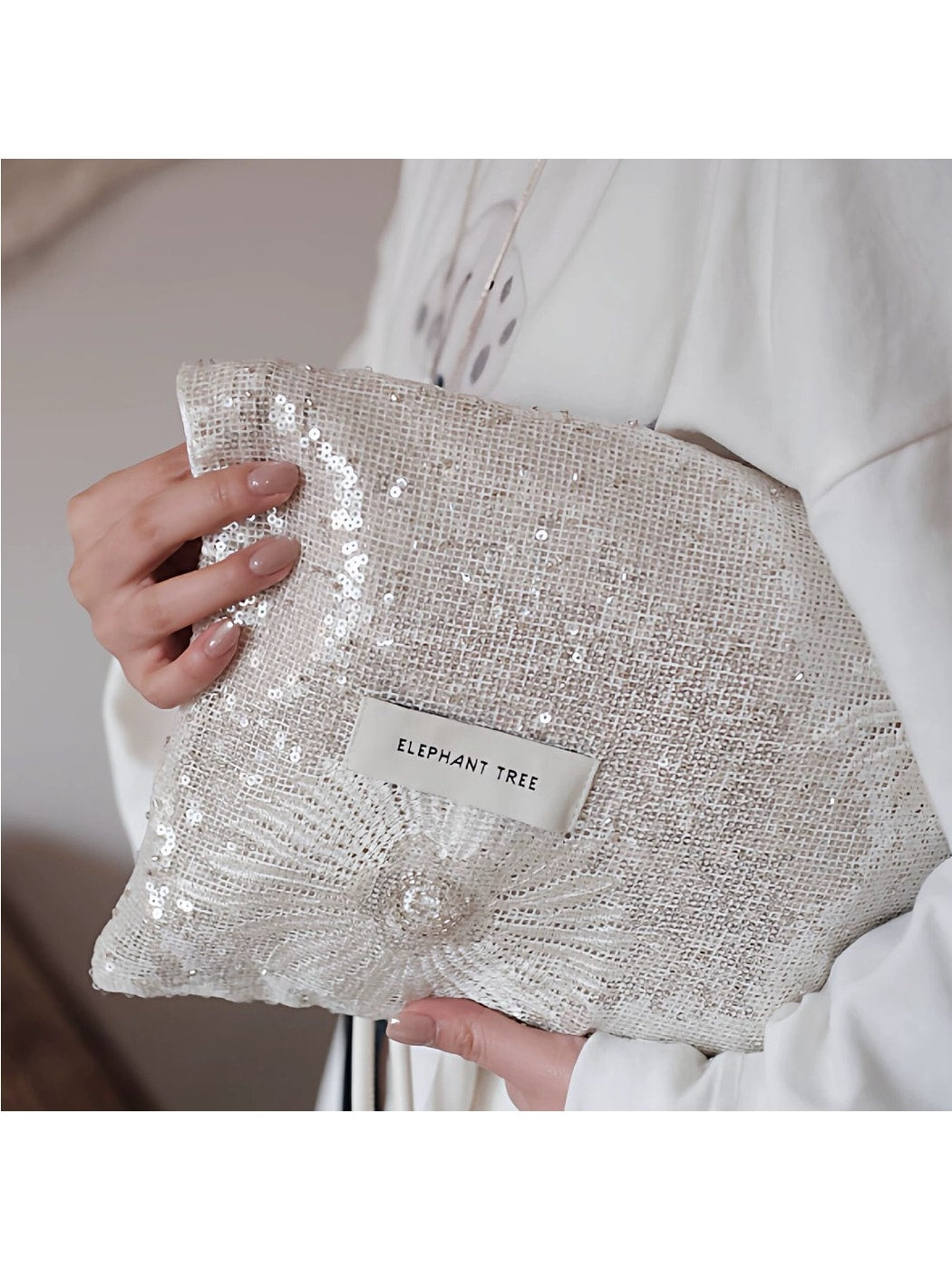 Cosbai - Elegant White Daisy Sequin Tote Bag