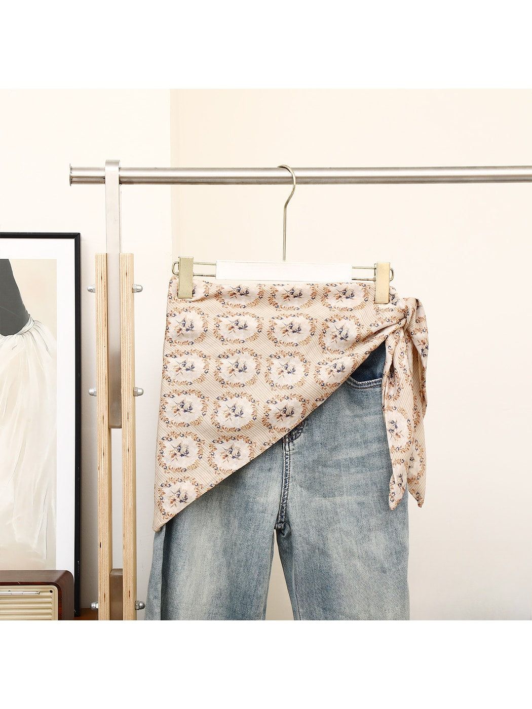 Scarvii - Pointed Hem Floral Layering Triangle Scarf