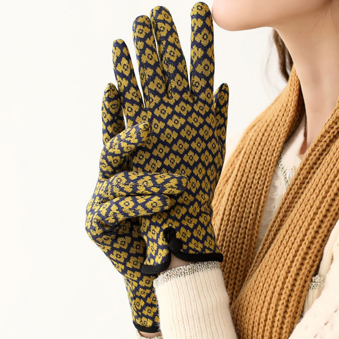 Gloving - Floral Knit Touchscreen Gloves