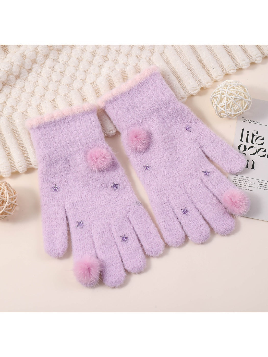 Gloving – Plush Star Accent Winter Gloves