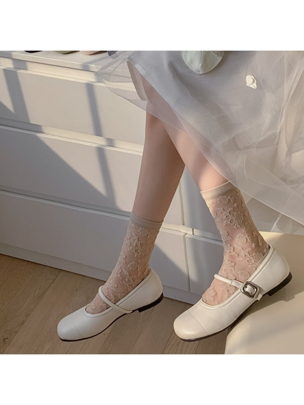 Rufia - Retro Floral Embossing Sheer Crew Socks