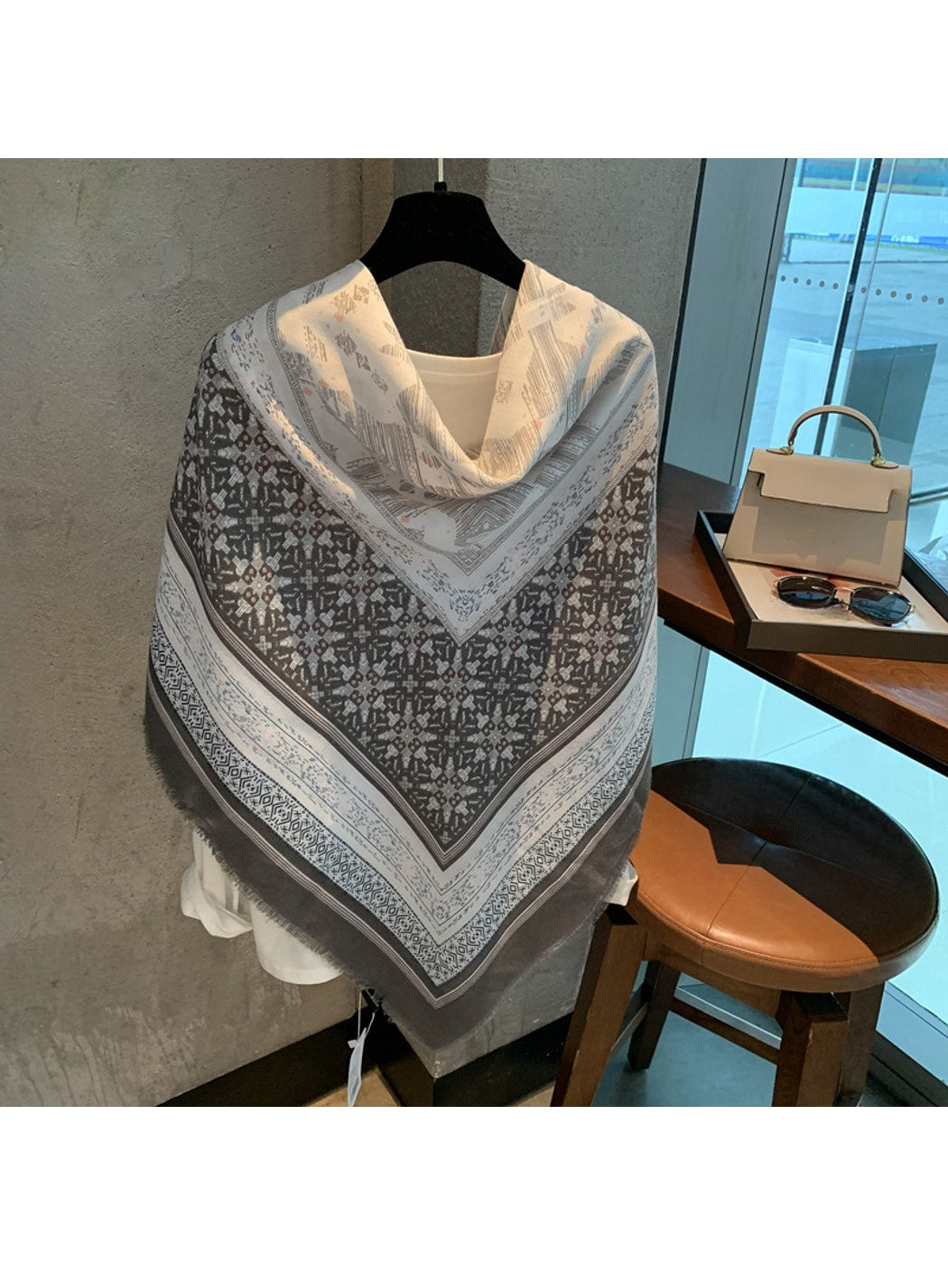 Scarvii - Elegant Gray Printed Square Scarf