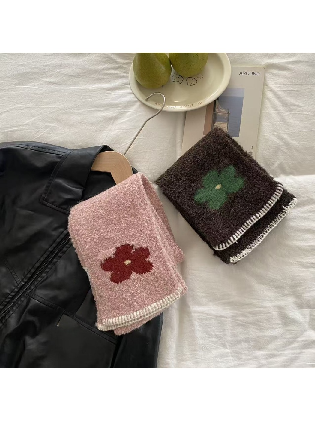 Scarvii - Flower Motif Blanket Stitch Knit Scarf