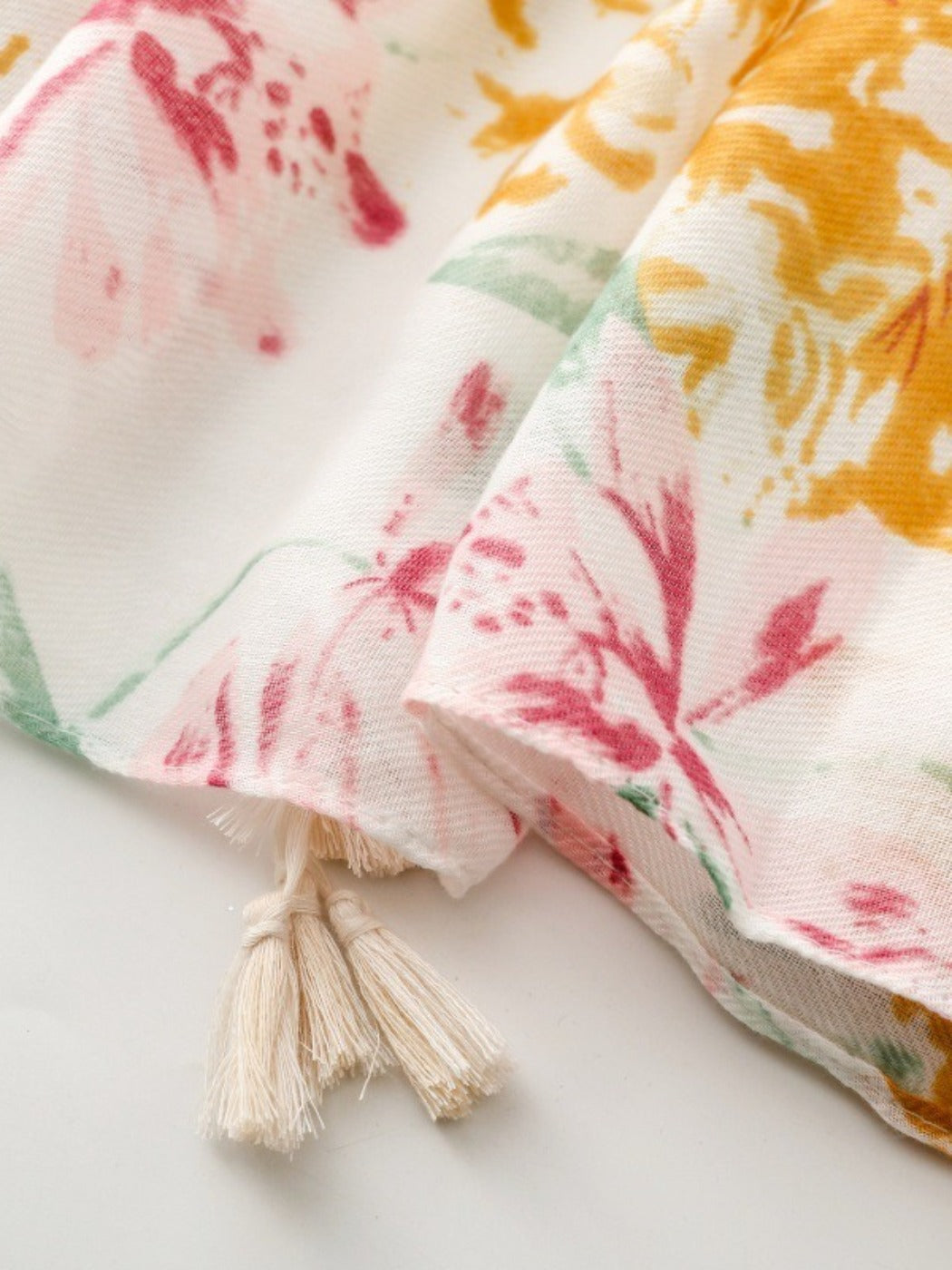 Scarvii - Elegant Scarf with Floral Leaf Print