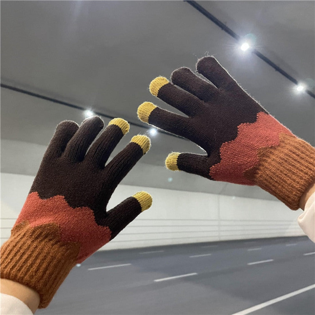 Knitting patchwork touchscreen gloves with detailed knit and patchwork