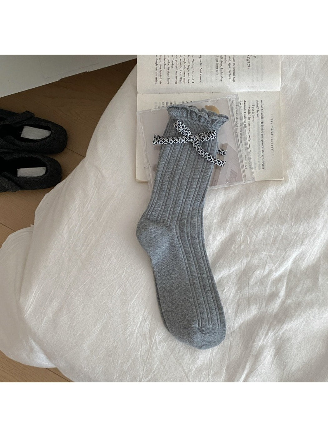 Rufia - Cross Pattern Bow Accent Ribbed Crew Socks