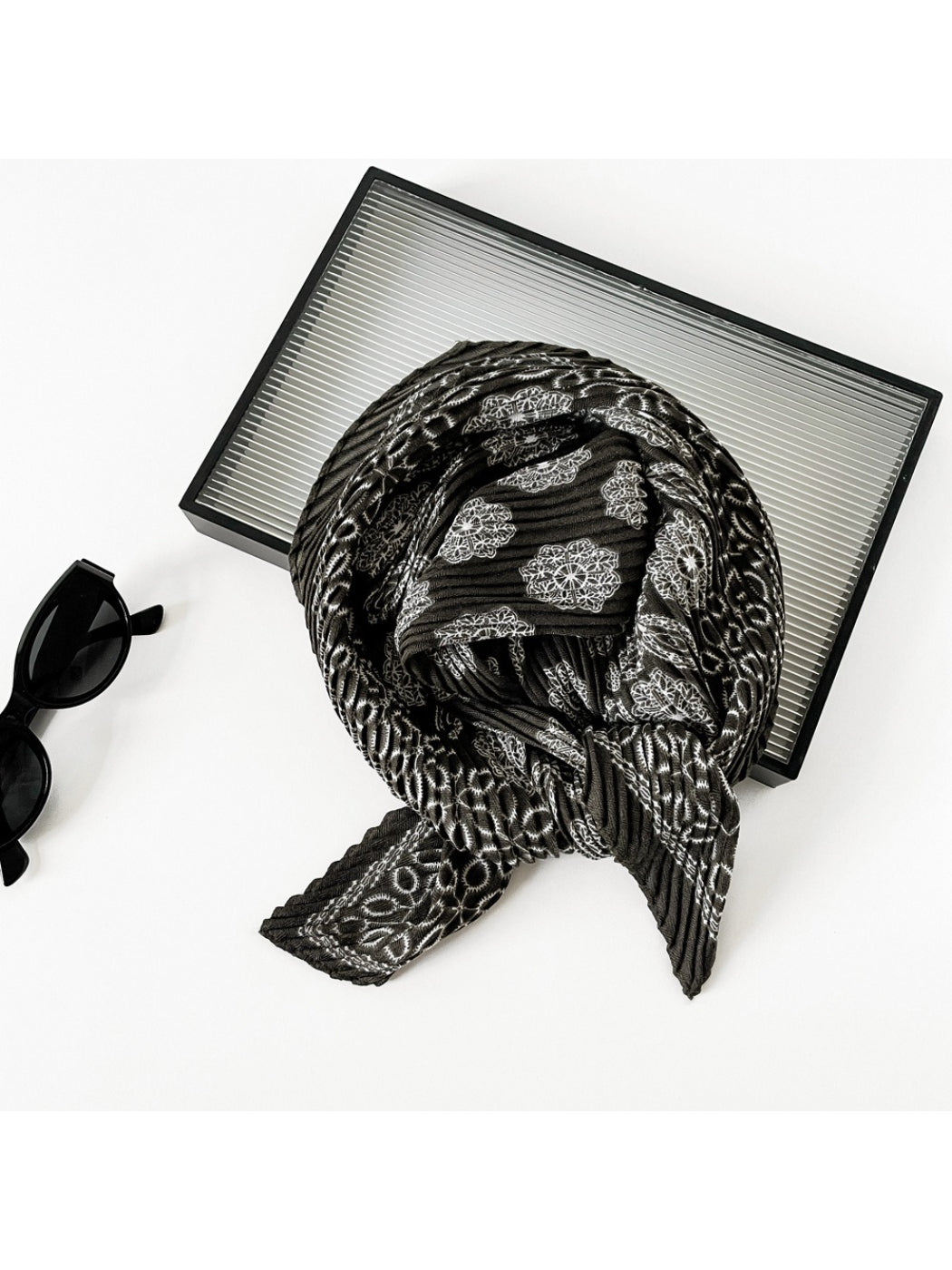 Scarvii - Modern Motif Pleated Scarf