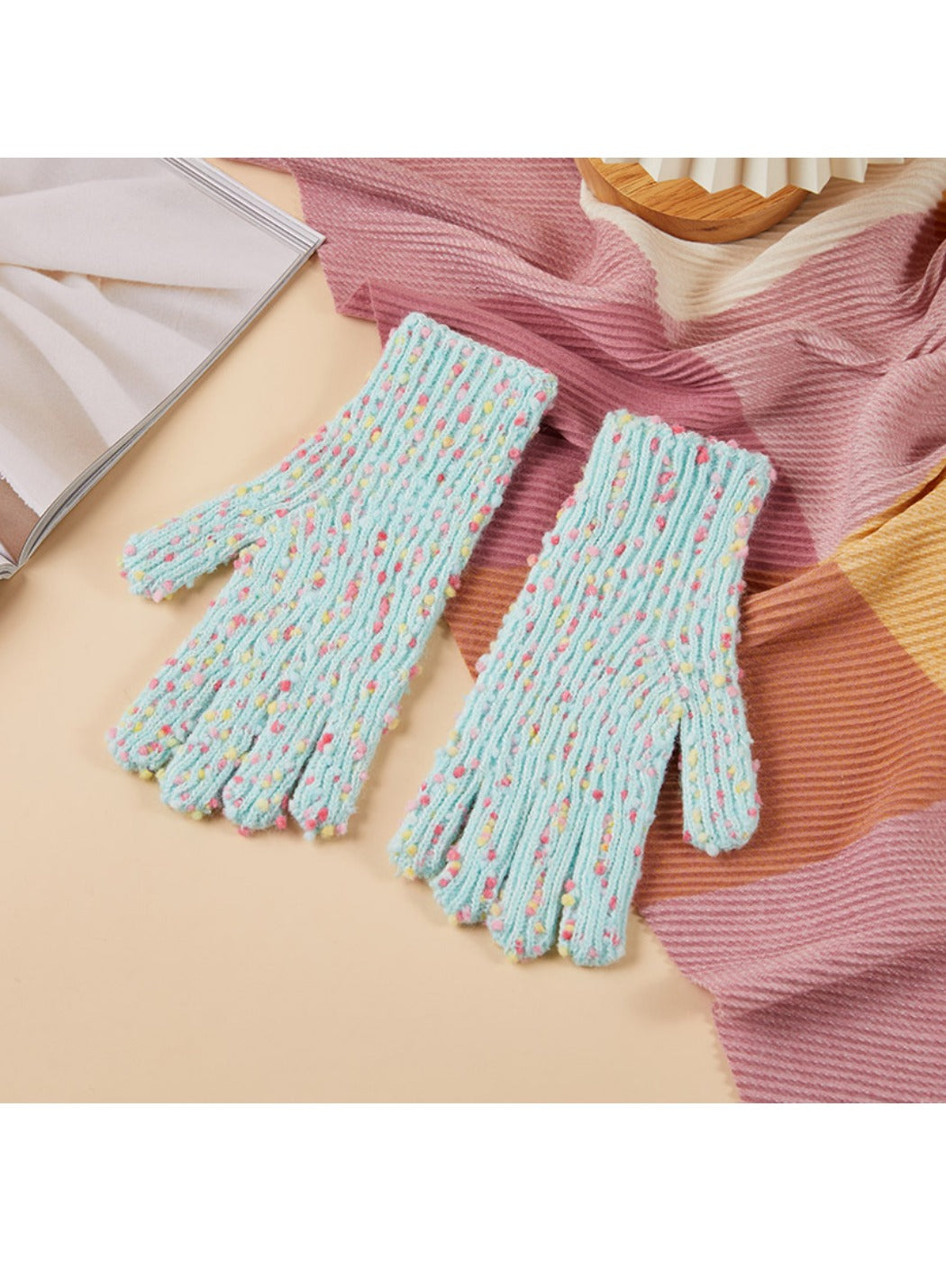 Gloving – Touchscreen Knitted Gloves with Colorful Dots