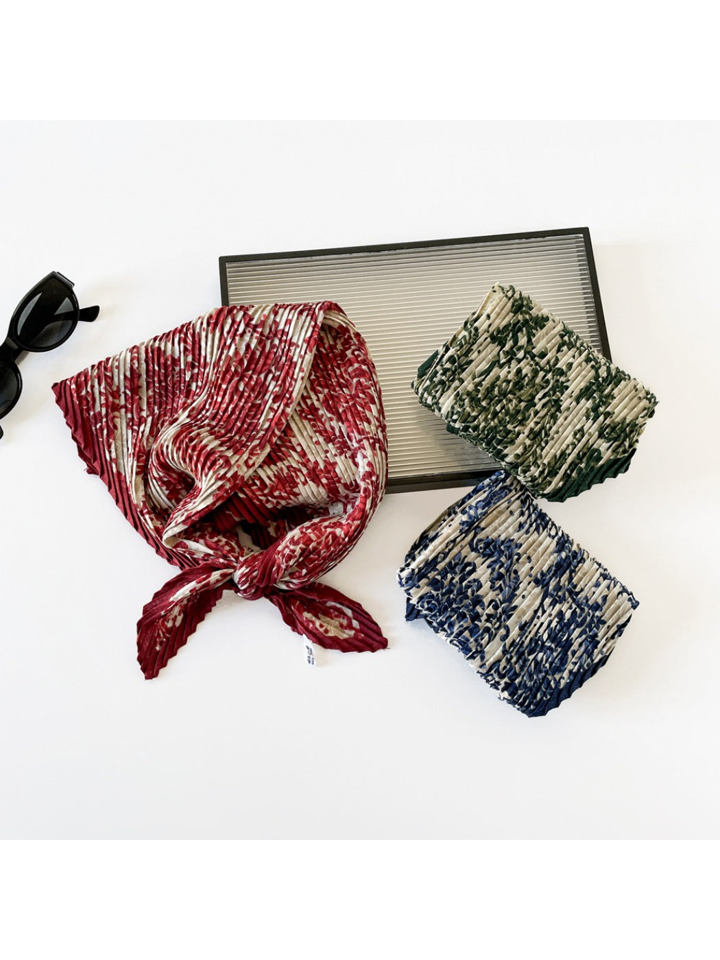Scarvii - Abstract Leaf Pleated Scarf