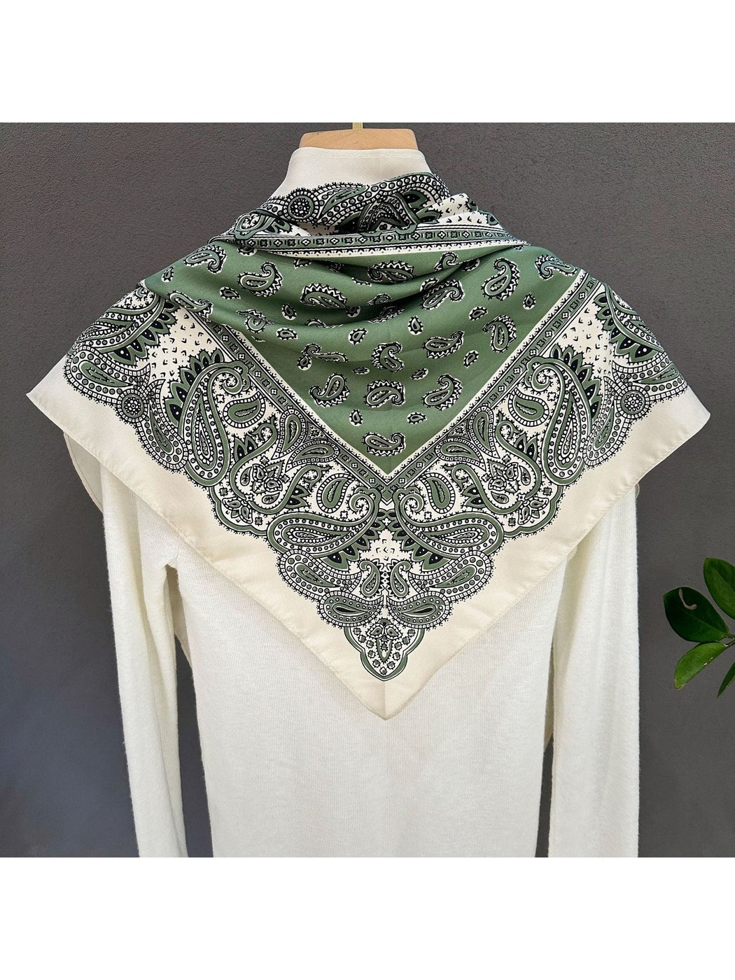 Scarvii - Vibrant Paisley Print Triangle Bandana