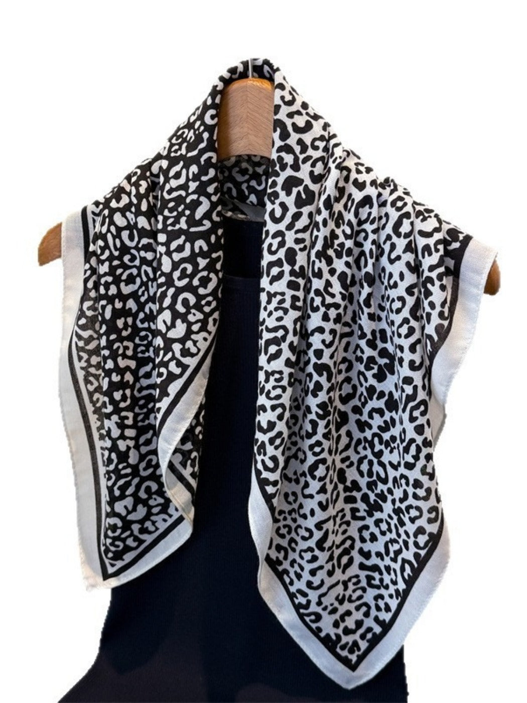 Scarvii - Classic Scarf with Leopard Print