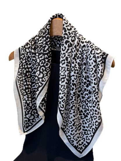 Scarvii - Classic Scarf with Leopard Print
