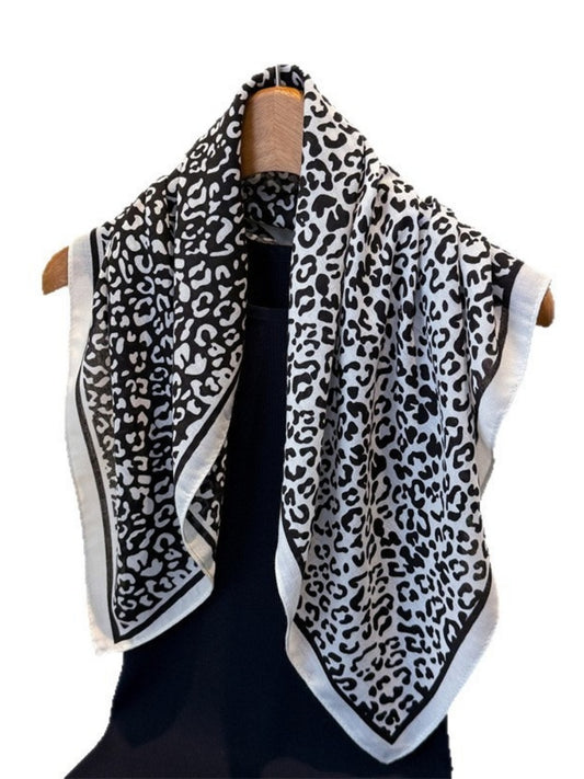Scarvii - Classic Scarf with Leopard Print