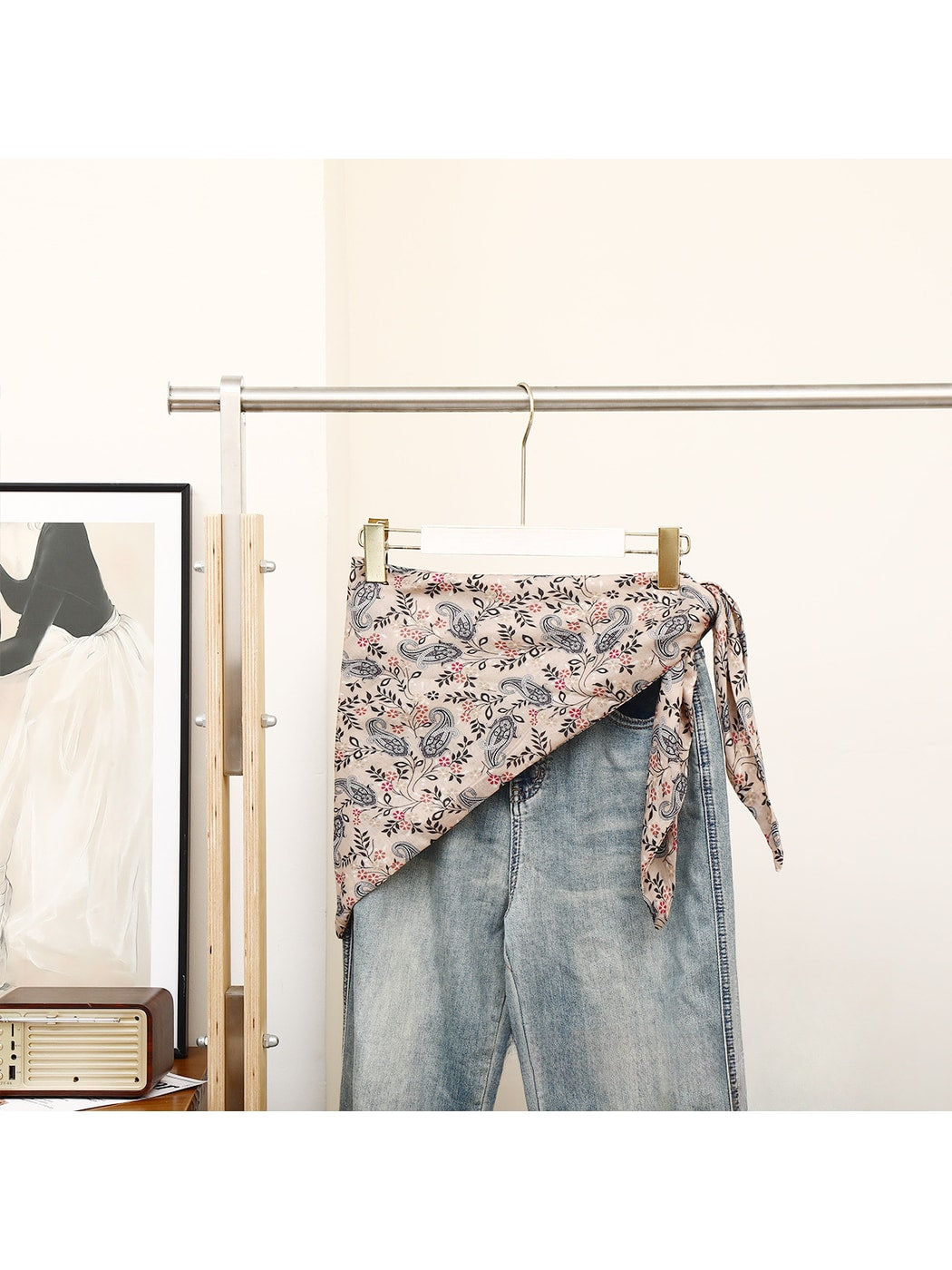 Scarvii - Vintage Paisley Pattern Triangle Scarf
