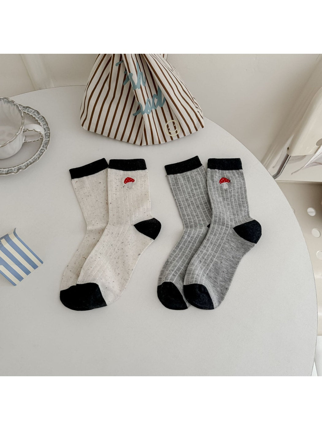 Rufia - Red Mushroom Detail Casual Crew Socks