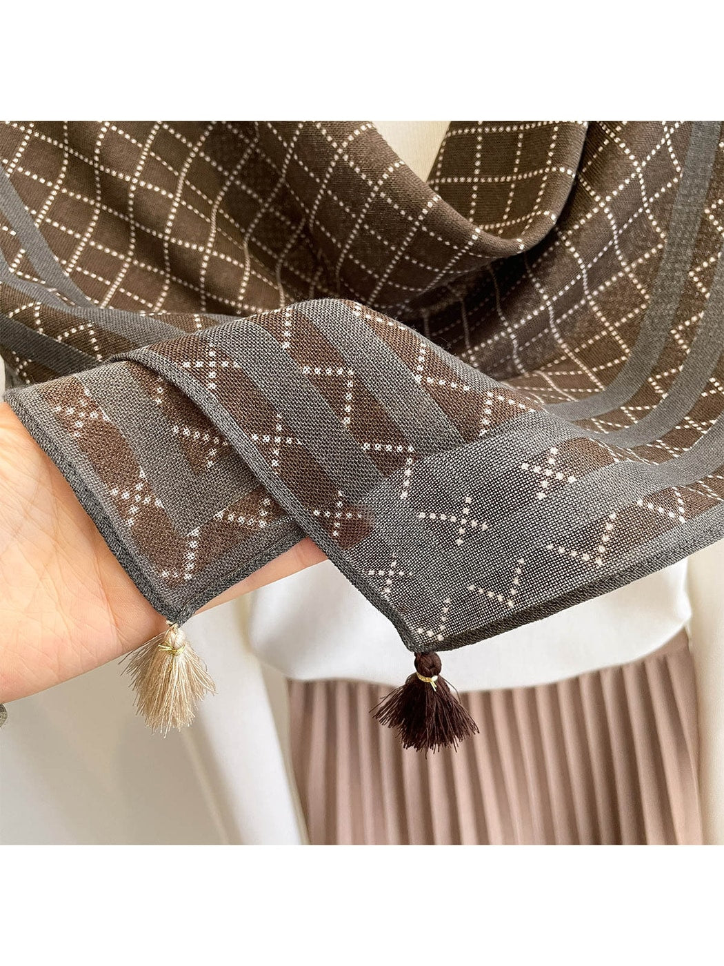 Scarvii - Retro Dot Diamond Grid Pattern Square Scarf
