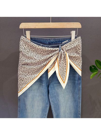 Scarvii - Leopard Print Contrast Border Triangle Bandana