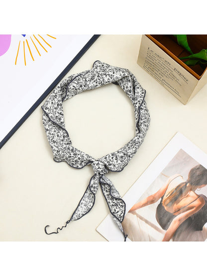 Scarvii - Chic Ditsy Floral Print Triangle Bandana