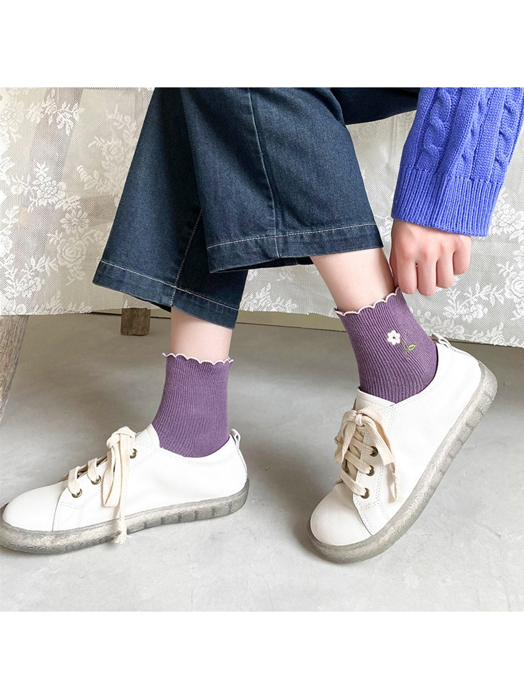 Rufia - Scalloped Floral Embroidered Ankle Socks