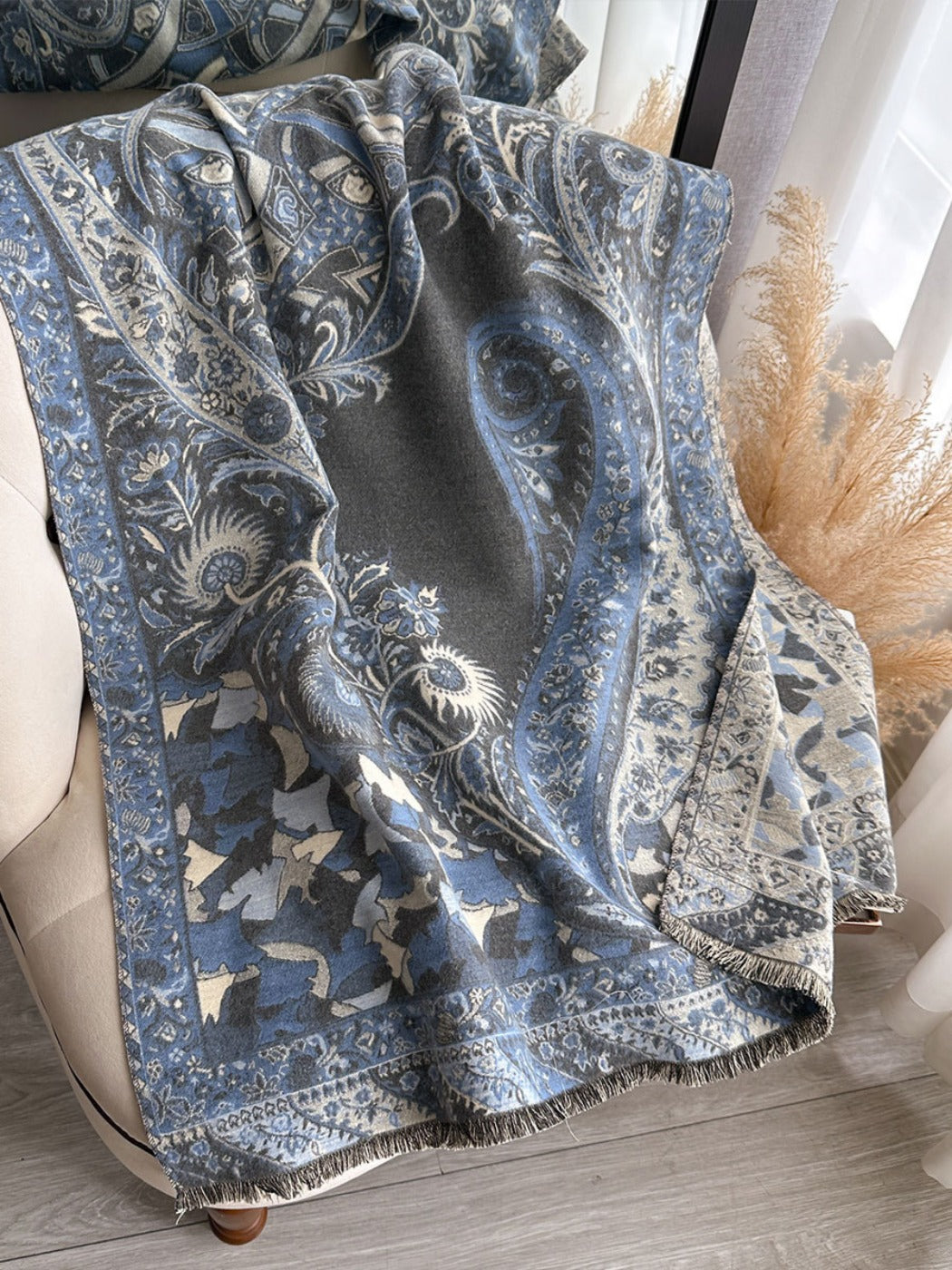 Scarvii - Vintage Cozy Classic Paisley Print Scarf
