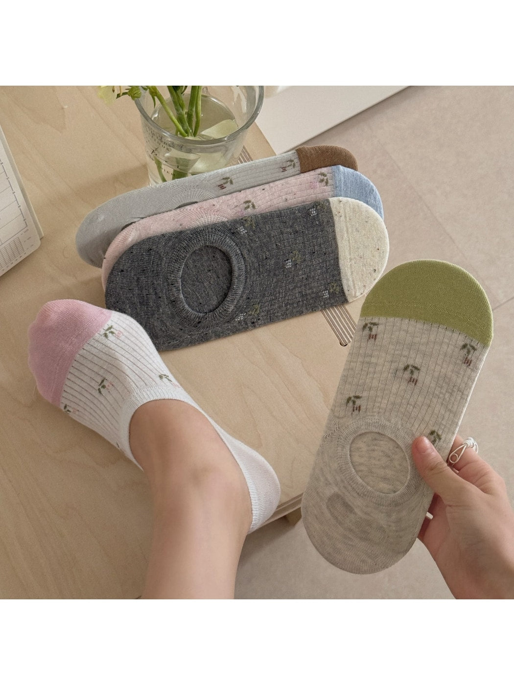 Rufia - Ribbed Low Cut Socks with Tiny Floral Print