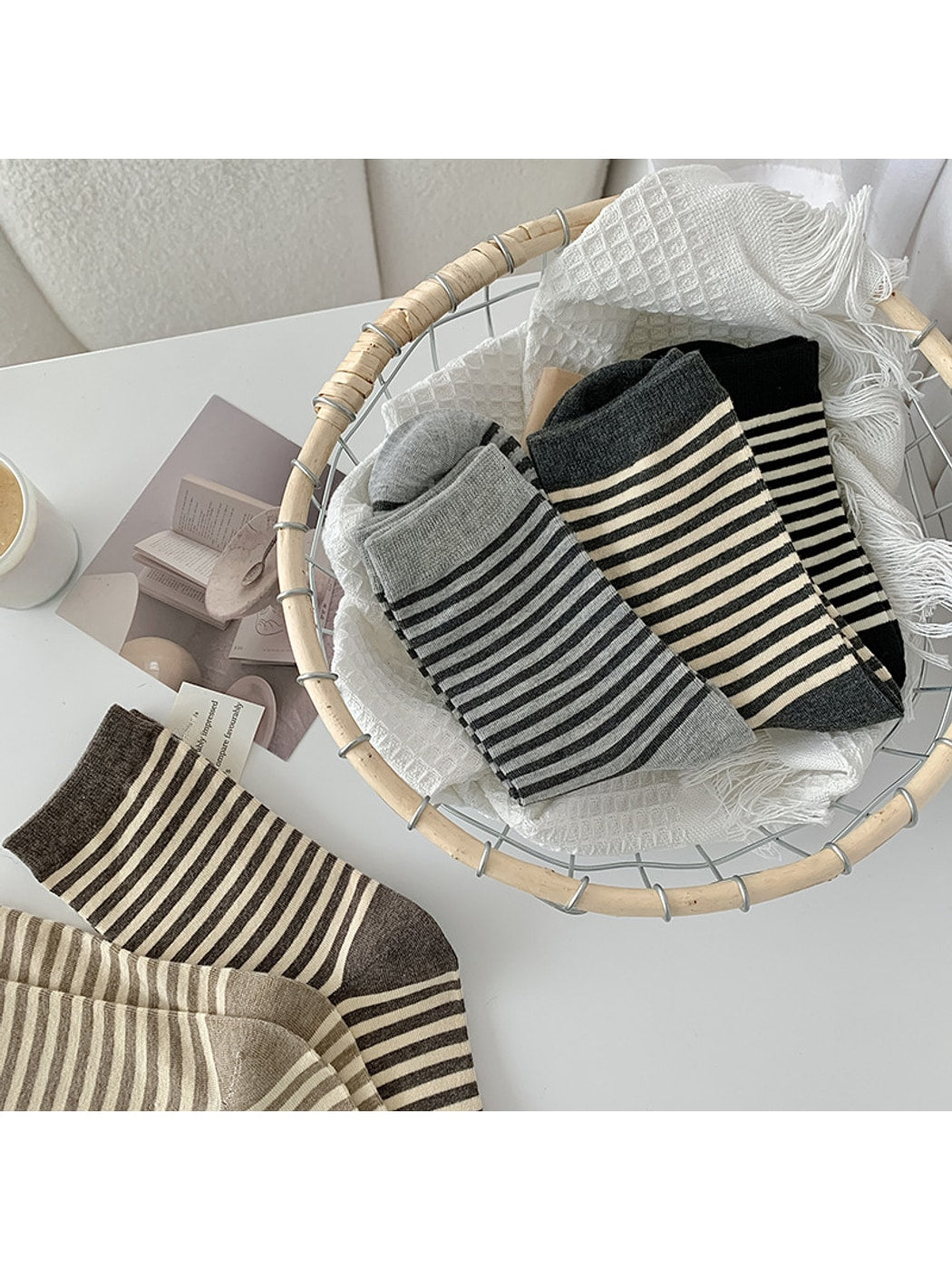 Rufia - Minimal Contrast Stripe Crew Socks