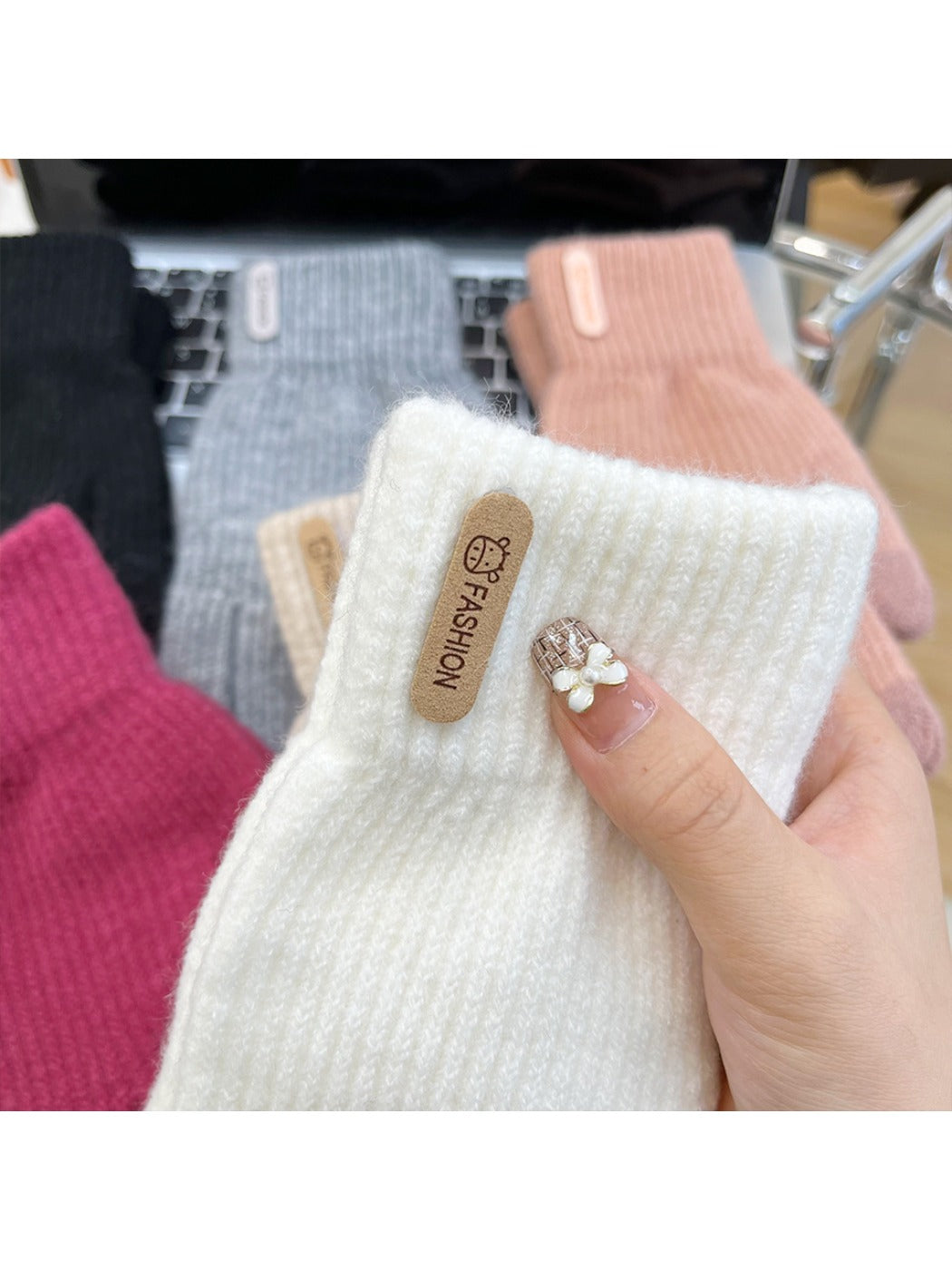 Gloving - Solid Color Touchscreen Gloves