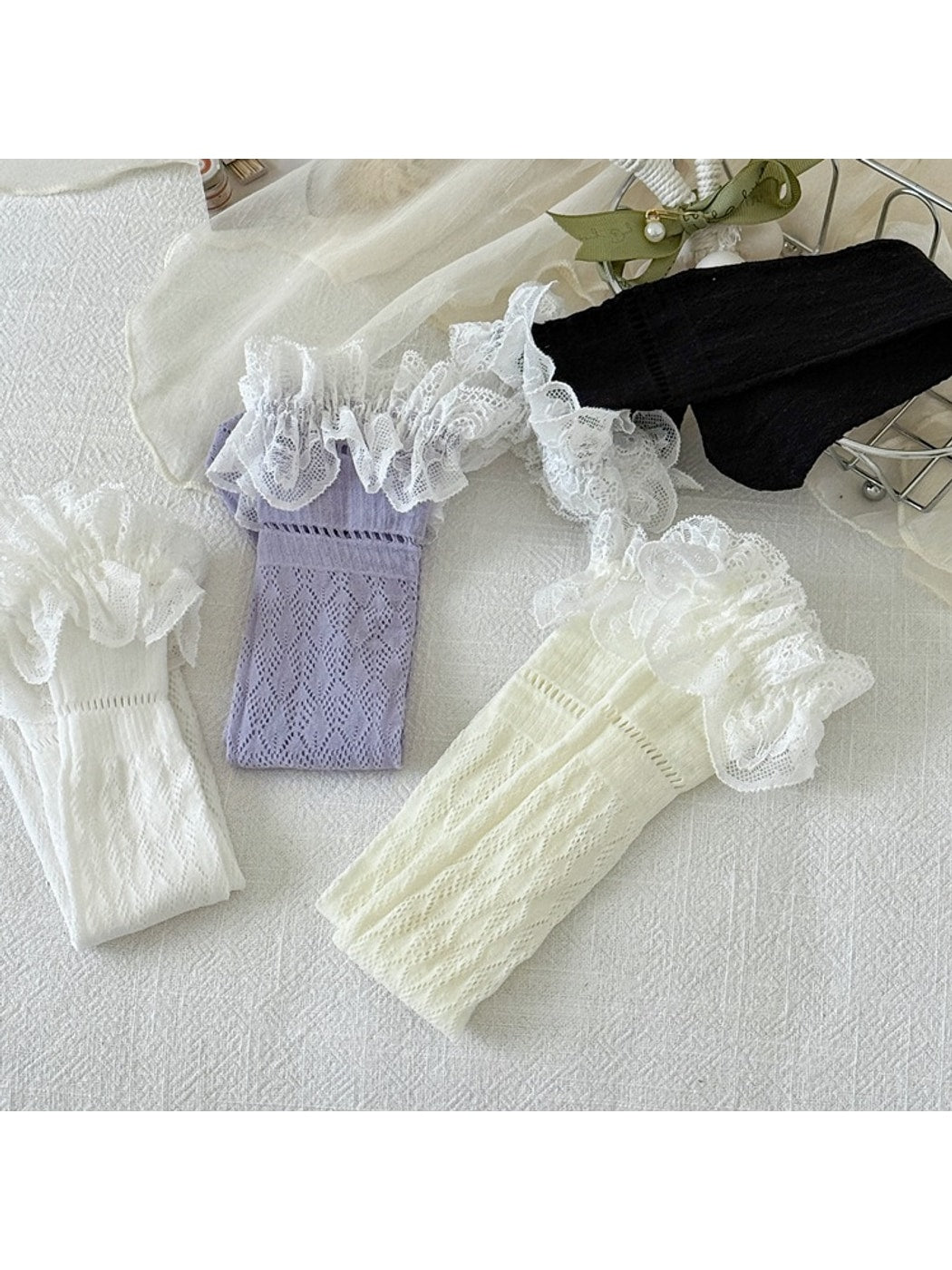 Rufia - Retro Lace Ruffle Trim Openwork Crew Socks
