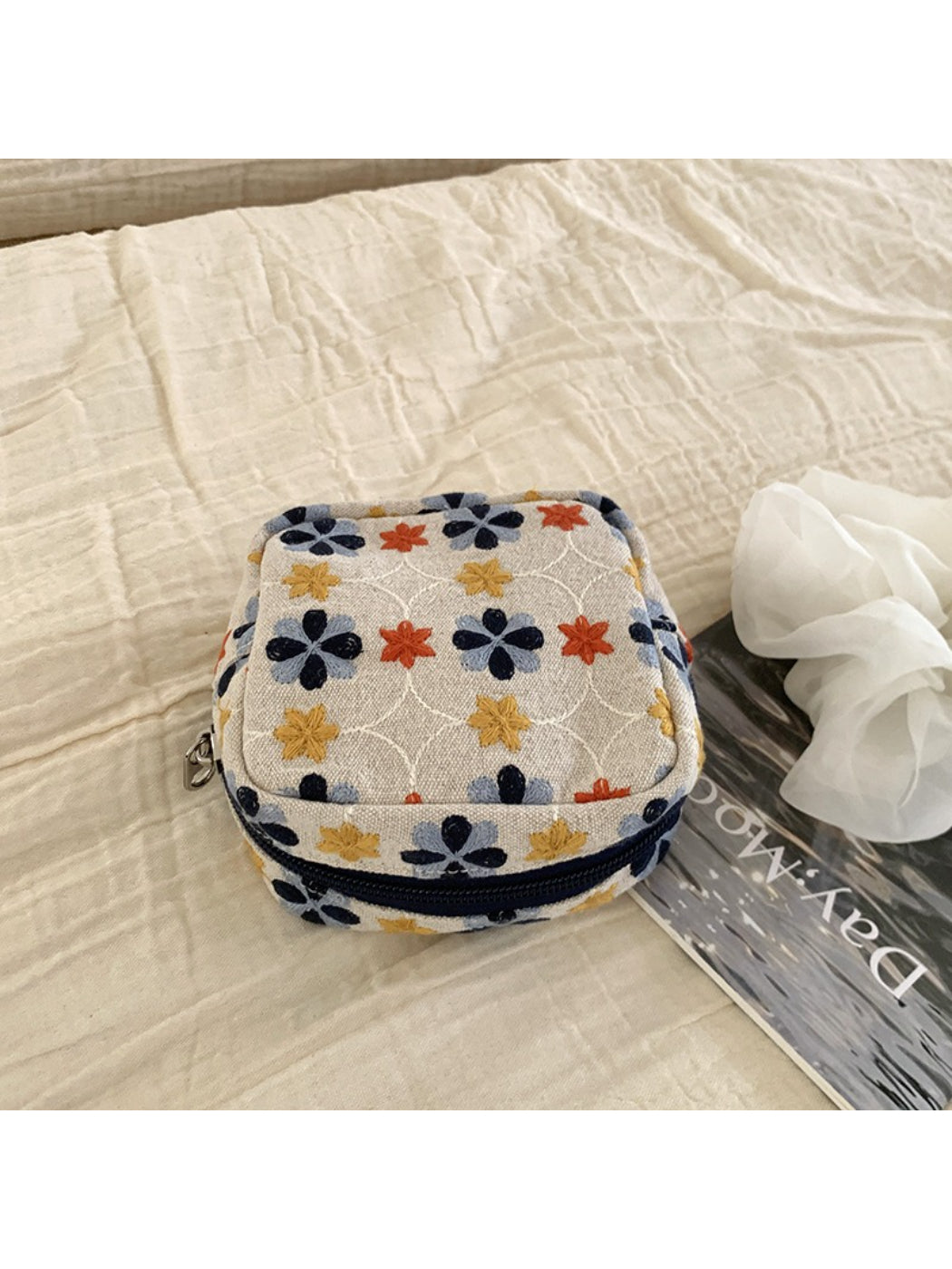 Cosbai - Retro Floral Square Pouch