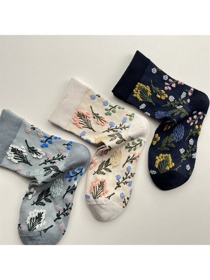 Rufia - Vintage Floral Embroidered Mid-Calf Socks