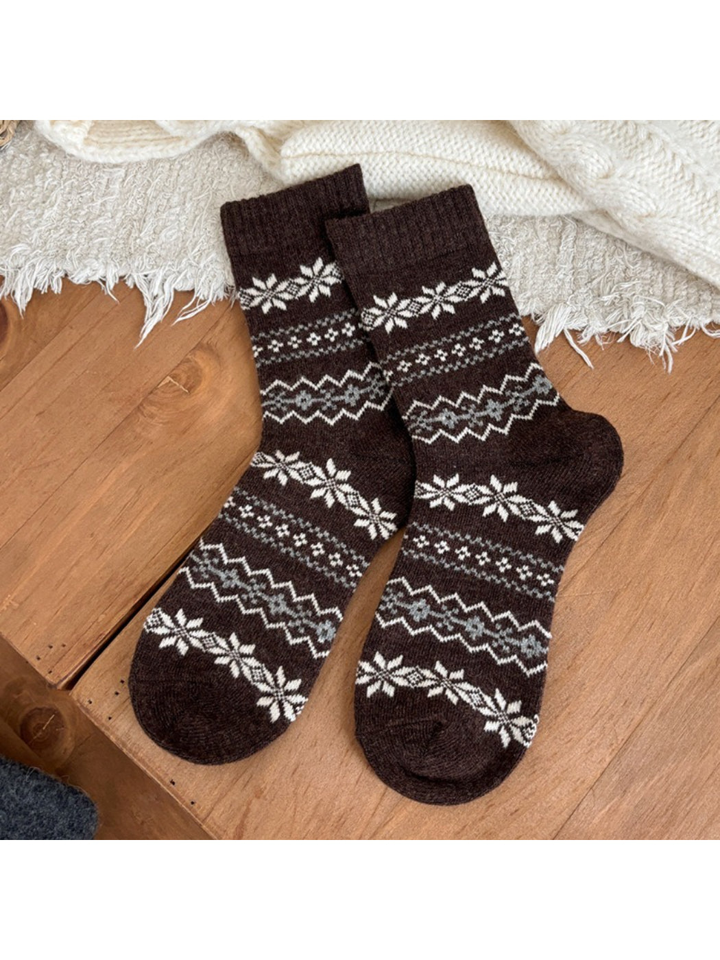 Rufia - Nordic Snowflake Pattern Crew Socks