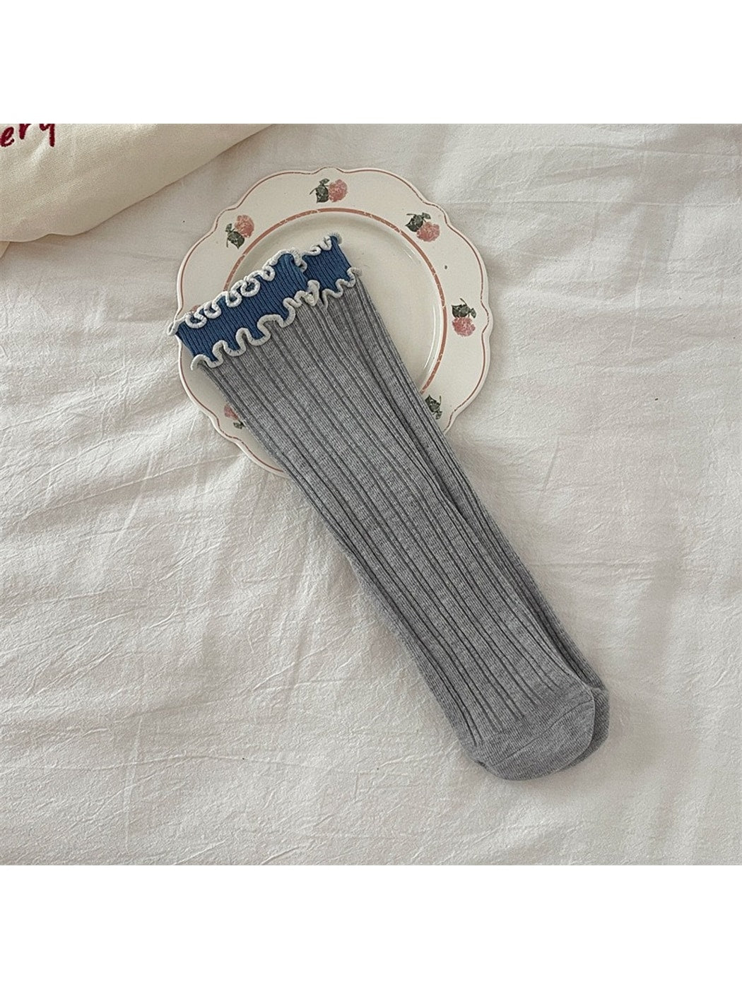 Rufia - Contrast Ruffle Trim Ribbed Crew Socks