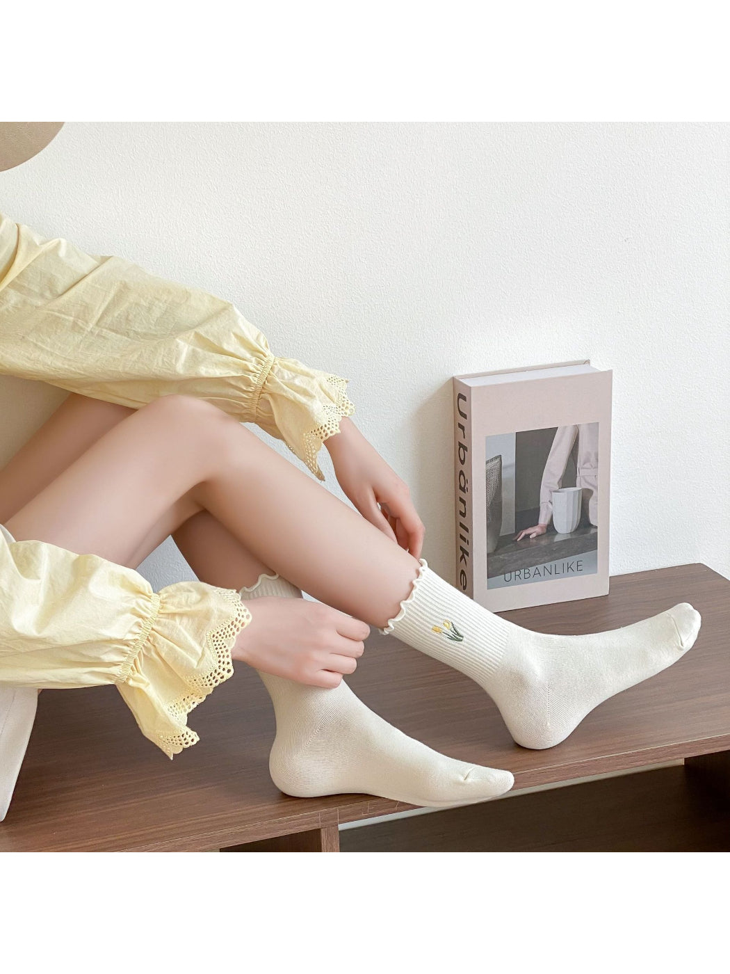 Rufia - Tulip Embroidered Lettuce-Edge Crew Socks product image 2