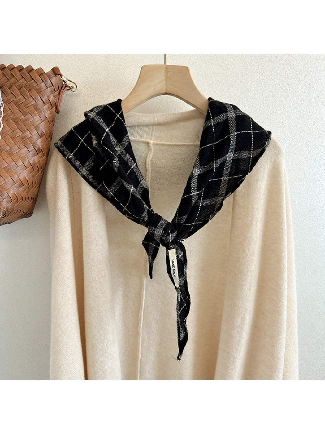 Scarvii - Plaid Pattern Diamond Shaped Winter Scarf