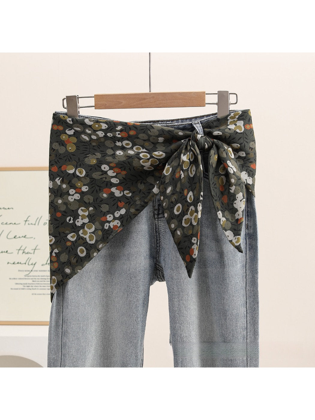 Scarvii - Retro Small Floral Print Triangle Scarf