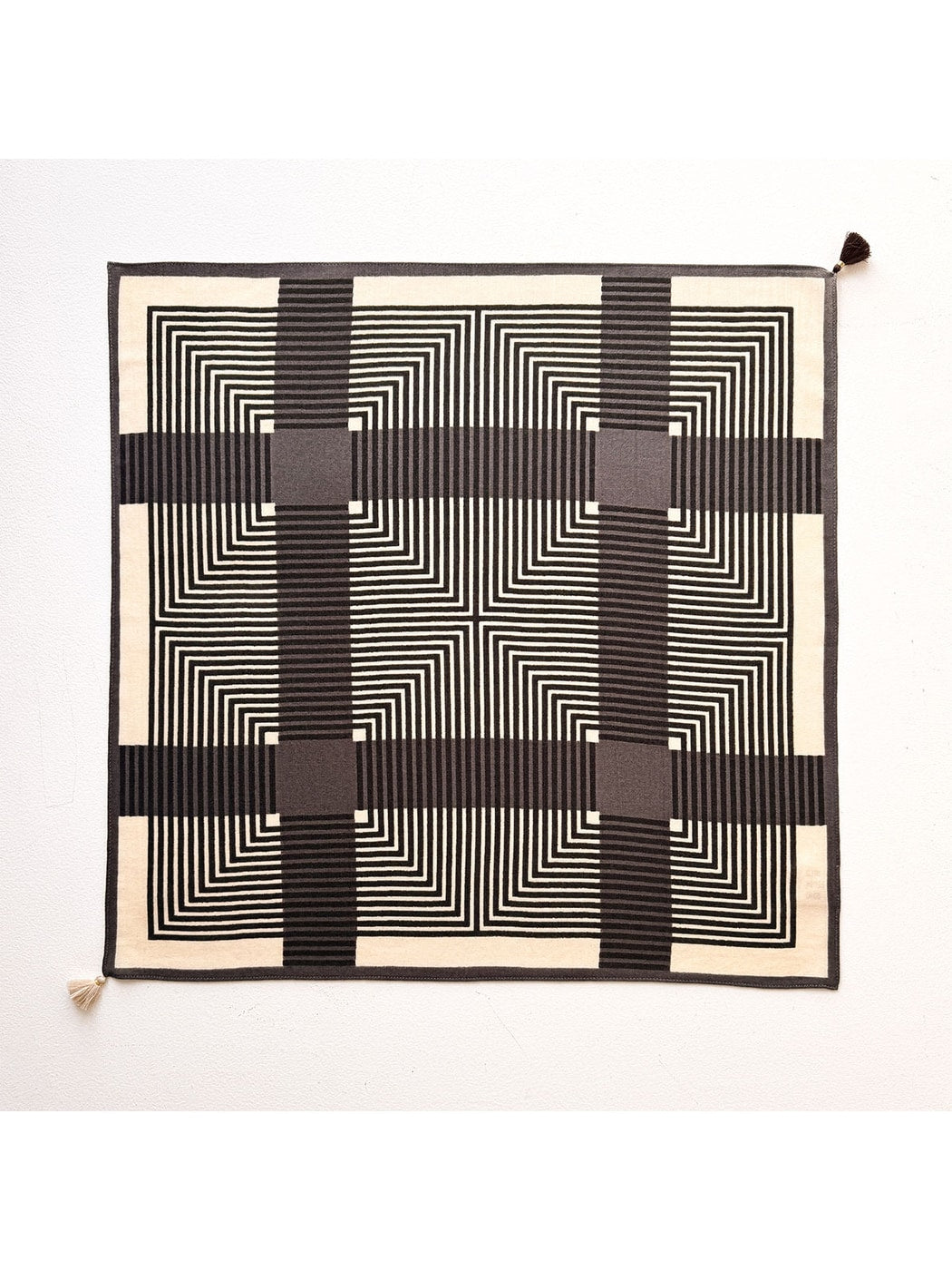 Scarvii - Retro Line Pattern Fashion Square Scarf