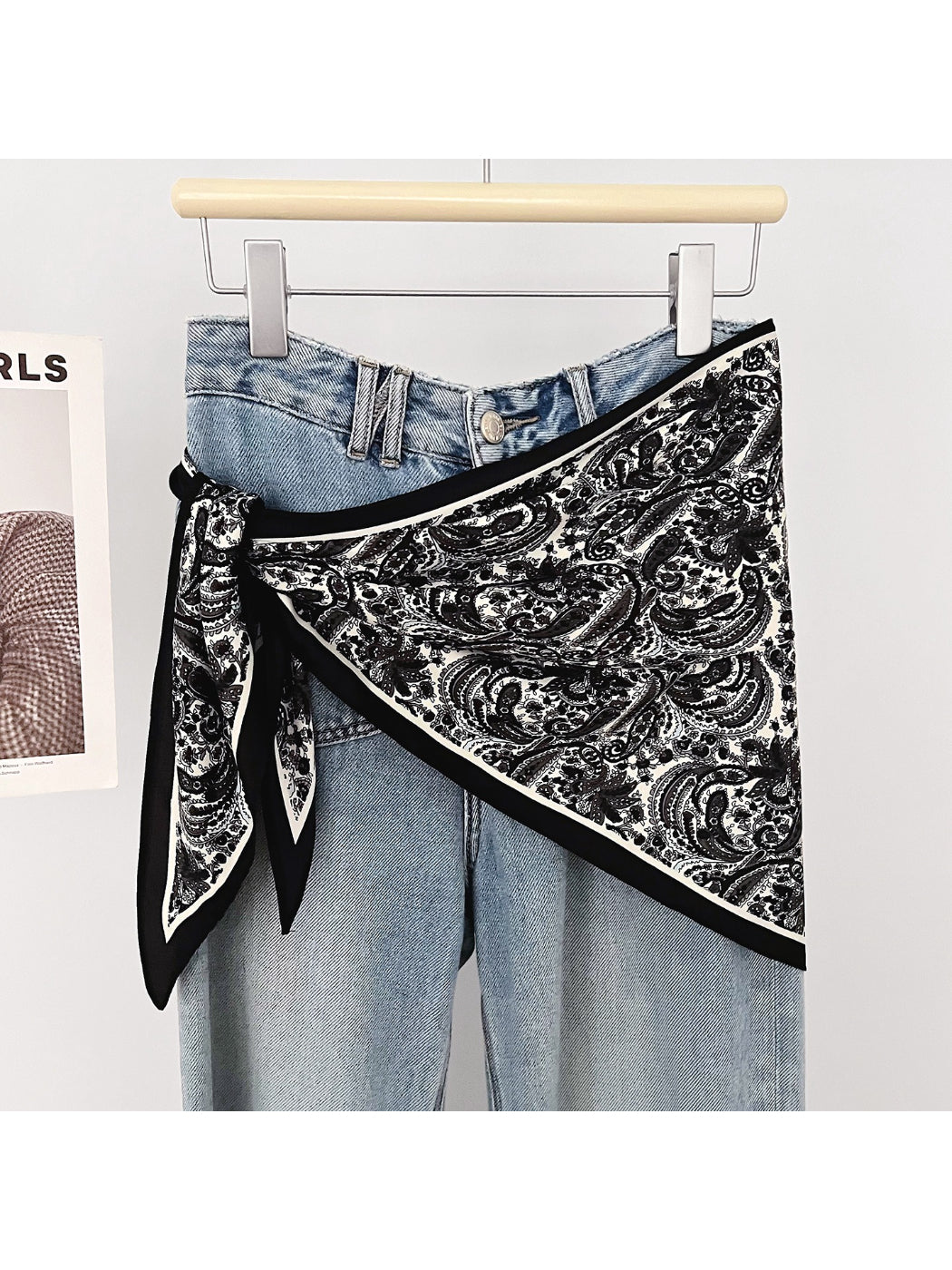 Scarvii Vintage Paisley Triangle Scarf
