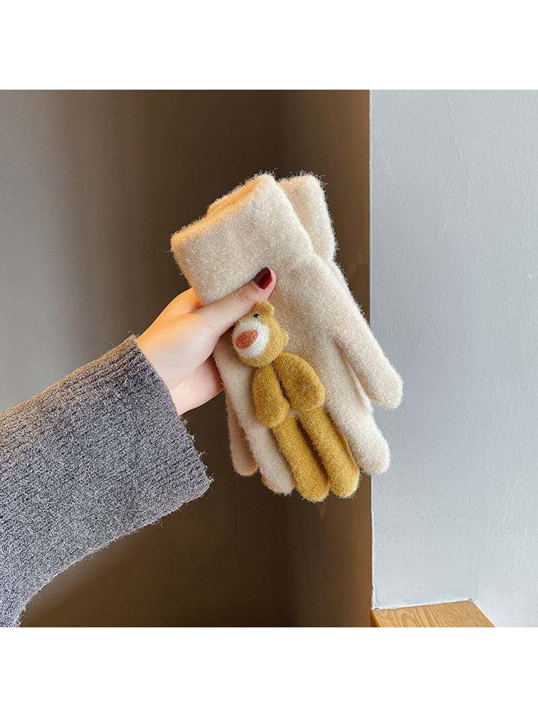 Gloving - Women's Cute Bear Accent Knit Winter Gloves