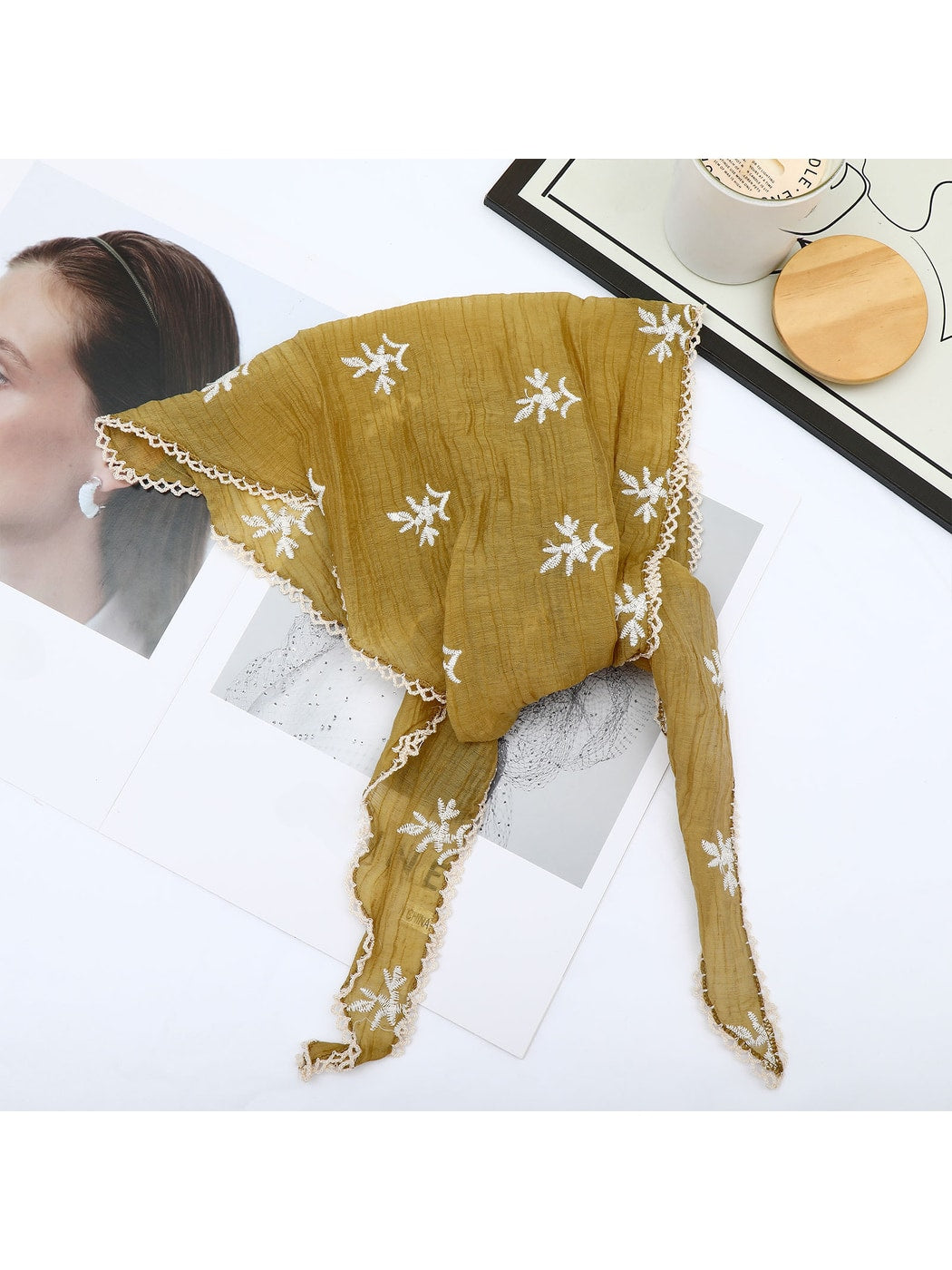 Scarvii - Simple Lace Trim Fashion Triangle Bandana