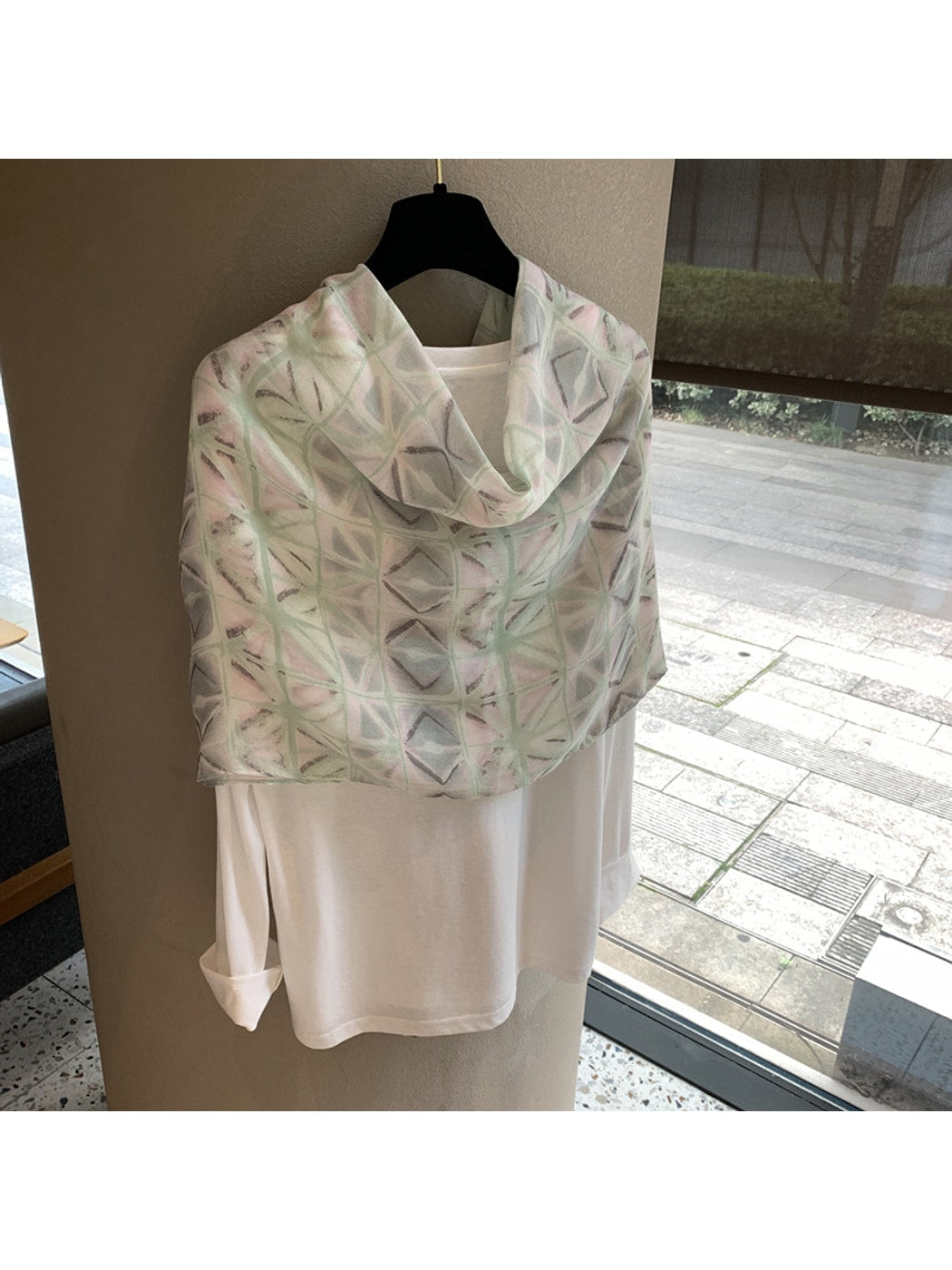 Scarvii - Geometric Print Shawl Scarf