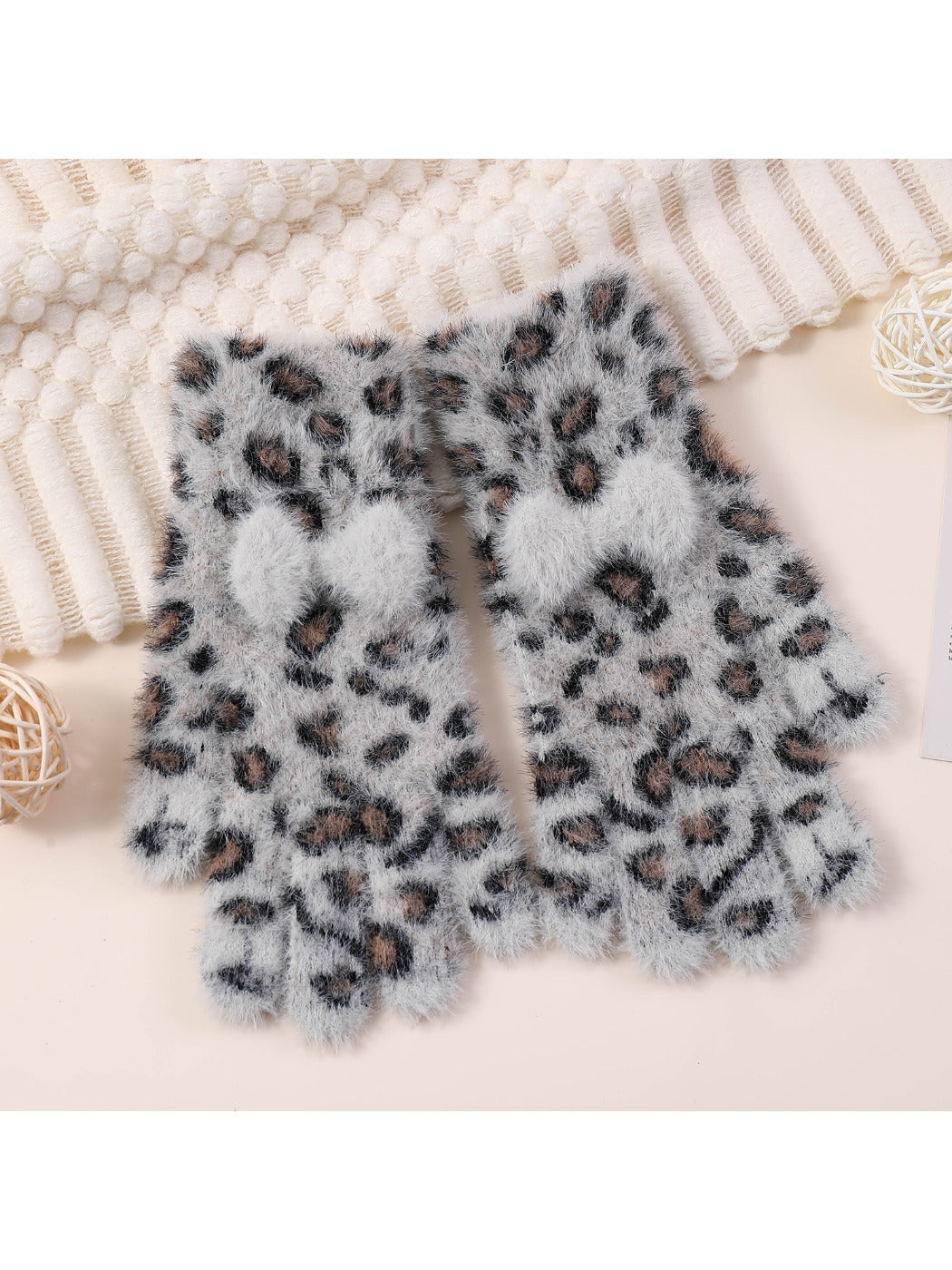 Gloving – Leopard Bow Plush Knit Gloves